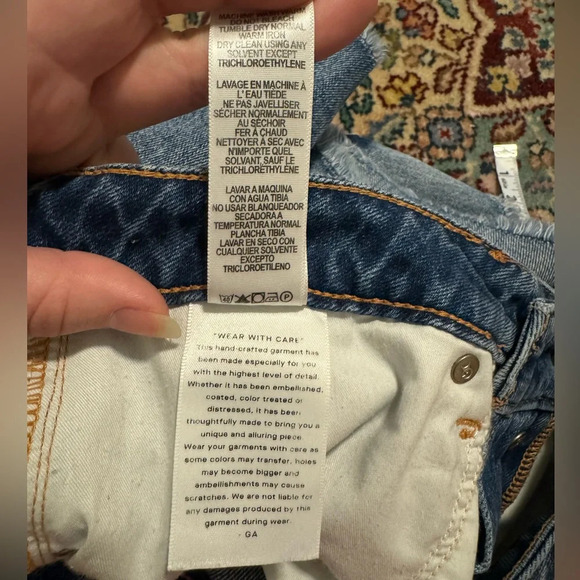 Good American Bombshell High Rise Jean Shorts Women’s 6/28 Medium Dark Wash 3” - Picture 9 of 9